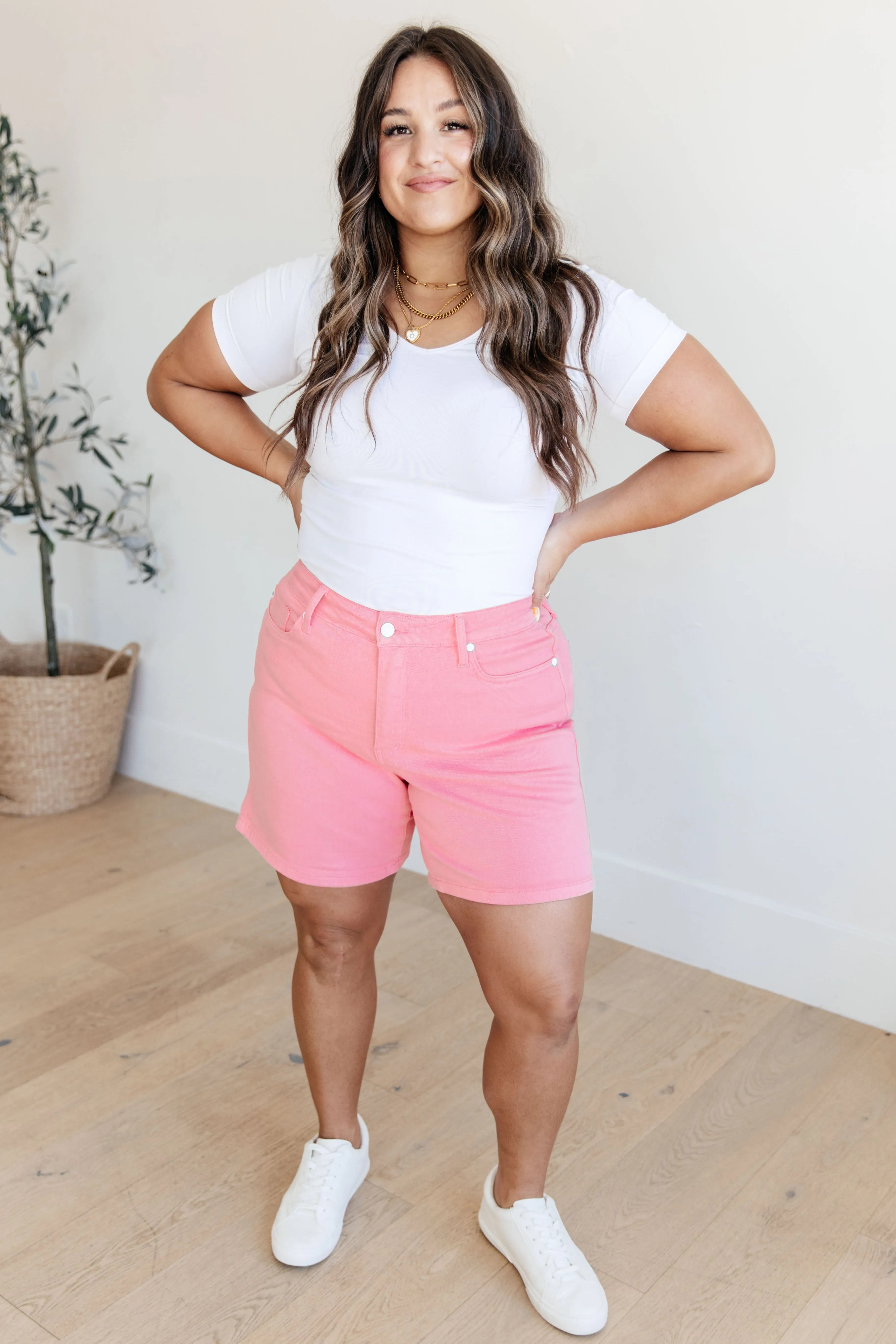 Jenna Cuffed Shorts in Pink