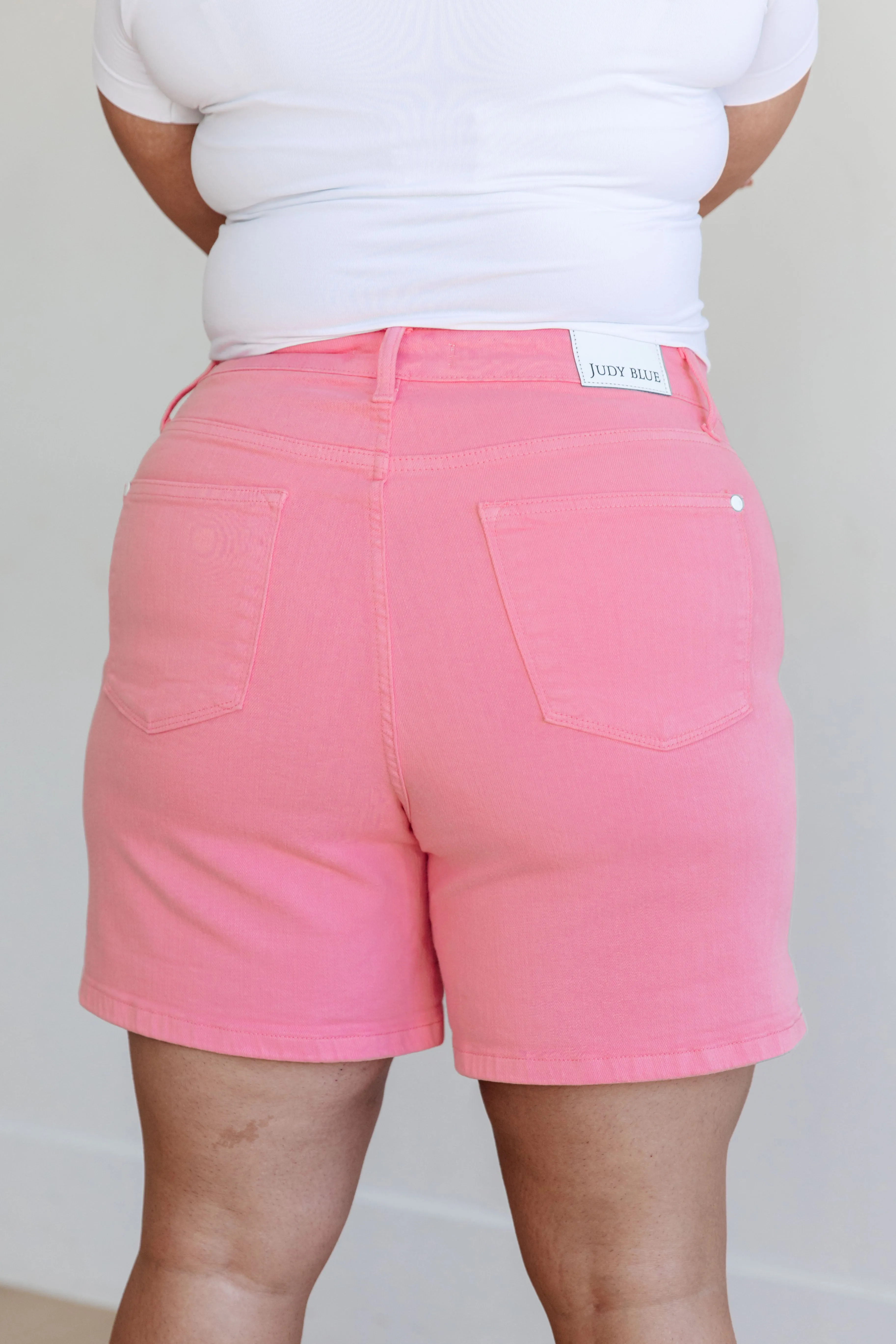 Jenna Cuffed Shorts in Pink