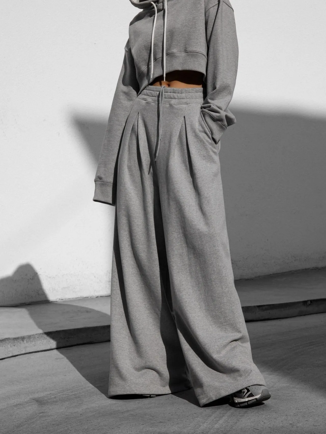 PIN-TUCK DETAIL WIDE SWEATPANTS