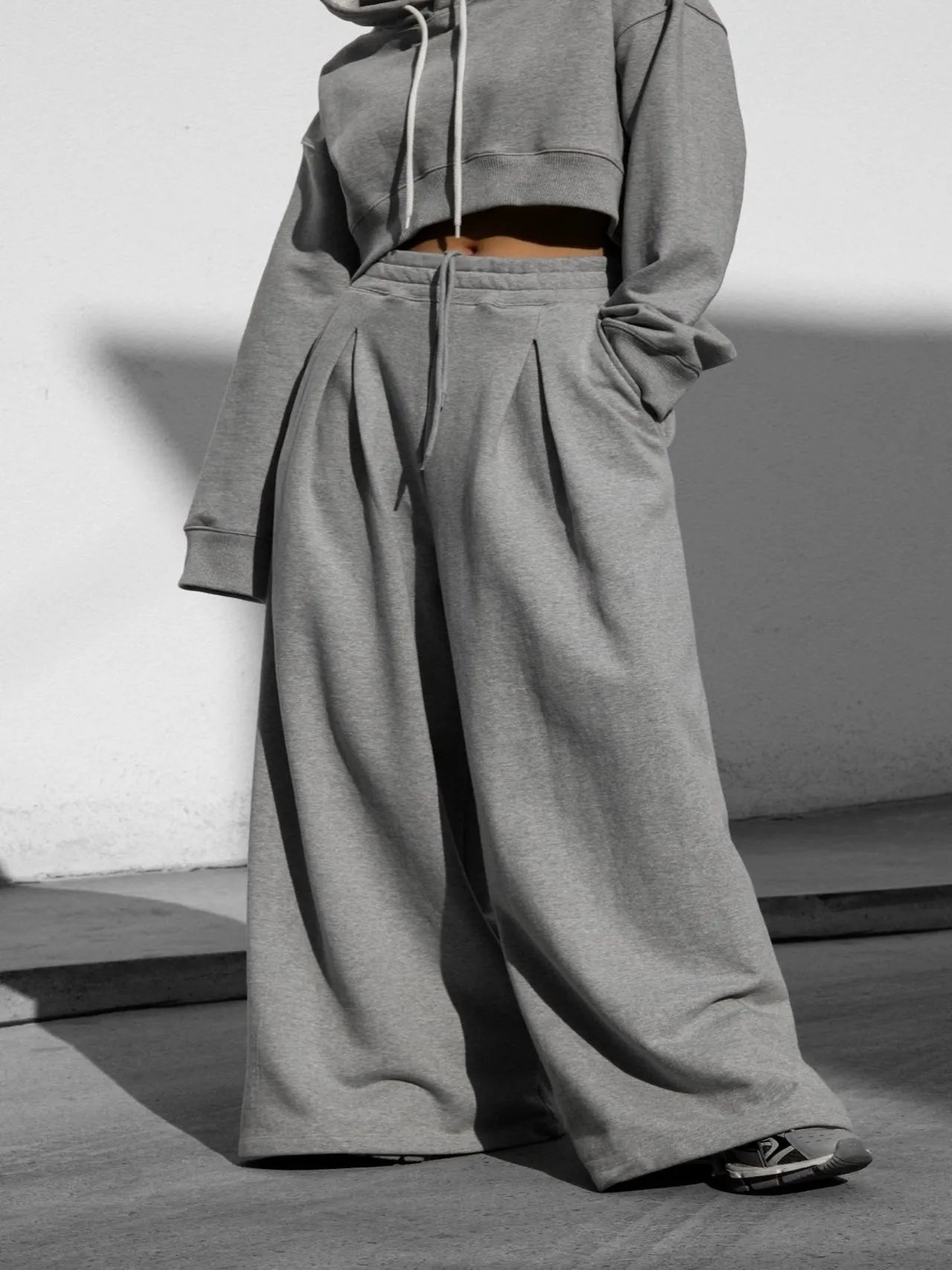 PIN-TUCK DETAIL WIDE SWEATPANTS
